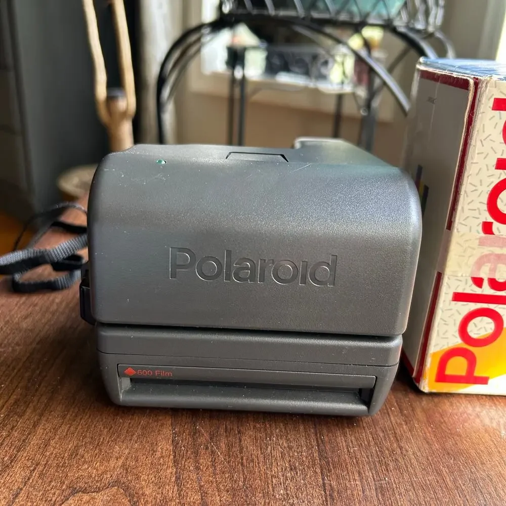 Polaroid Instant Camera 600 One Step Close Up Black w/ Box